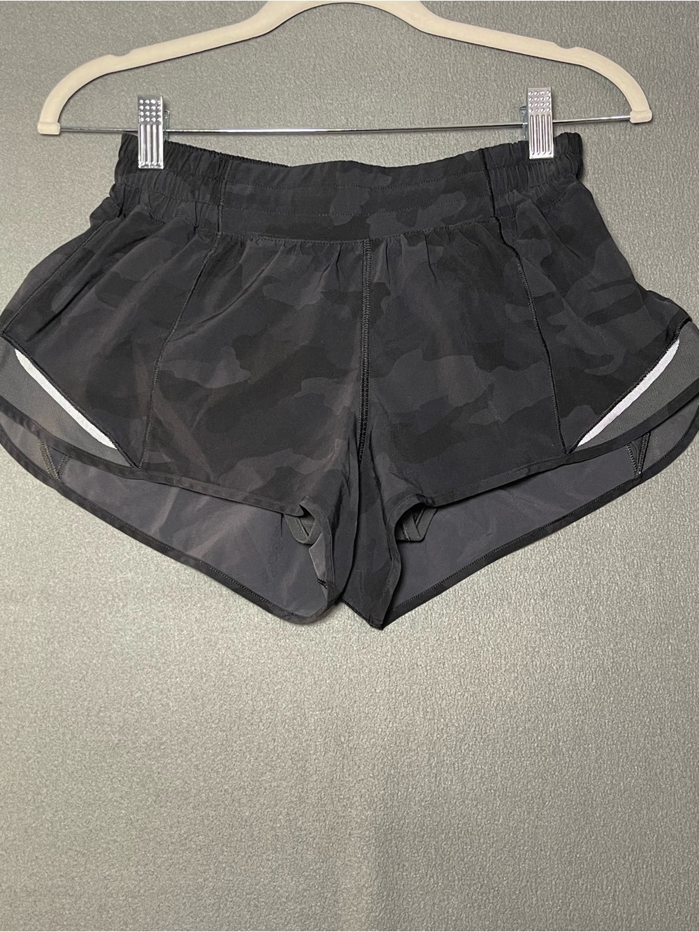 Lululemon Black Camo Speed Shorts Size 8 Lined Athletic Running